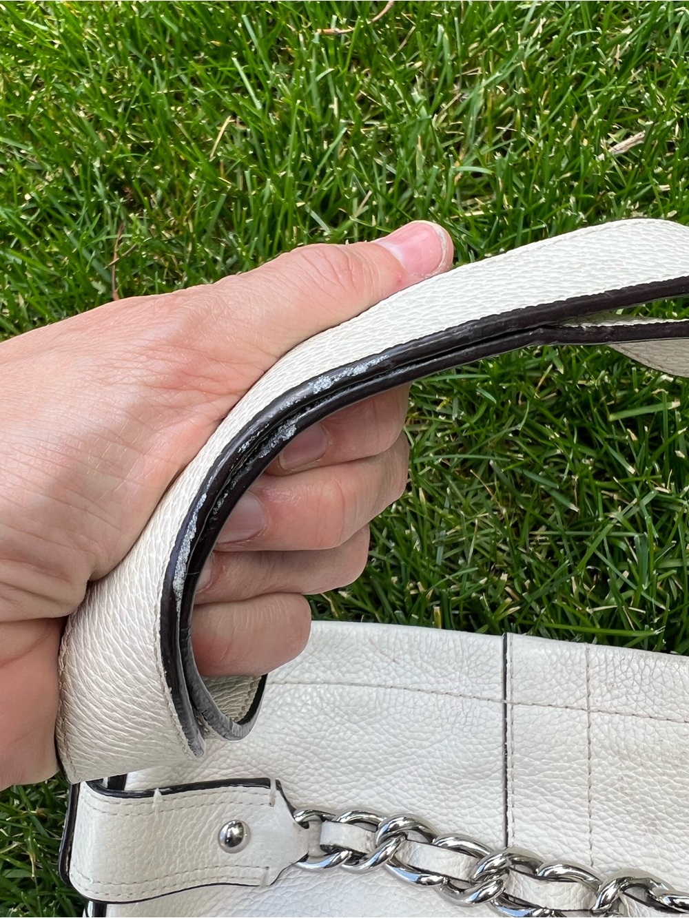COACH White Leather Shoulder Bag with Chain Detail - Picture 4 of 13